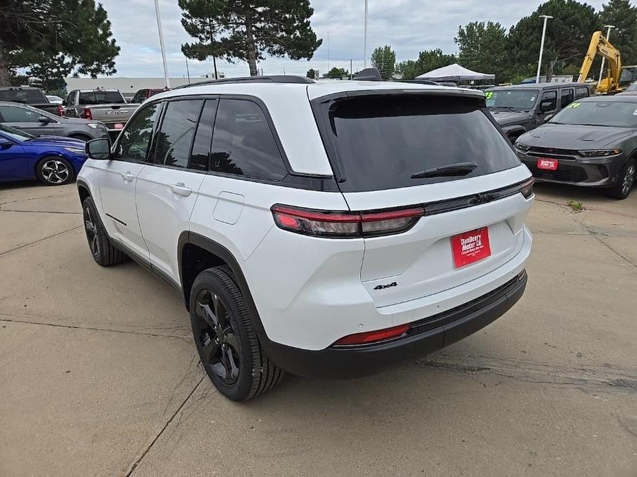 new 2024 Jeep Grand Cherokee car, priced at $40,177