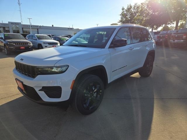 new 2025 Jeep Grand Cherokee car, priced at $40,089