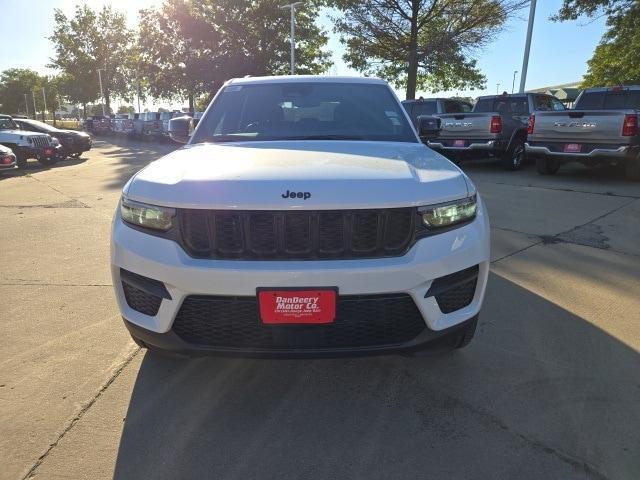 new 2025 Jeep Grand Cherokee car, priced at $40,089