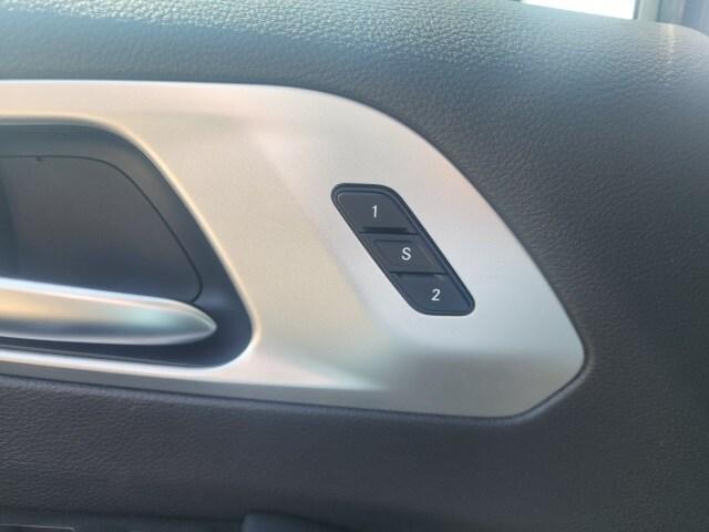 new 2025 Chrysler Pacifica car, priced at $47,698