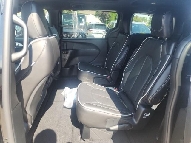 new 2025 Chrysler Pacifica car, priced at $47,698