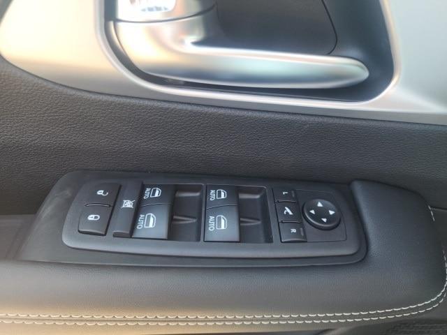 new 2025 Chrysler Pacifica car, priced at $47,698