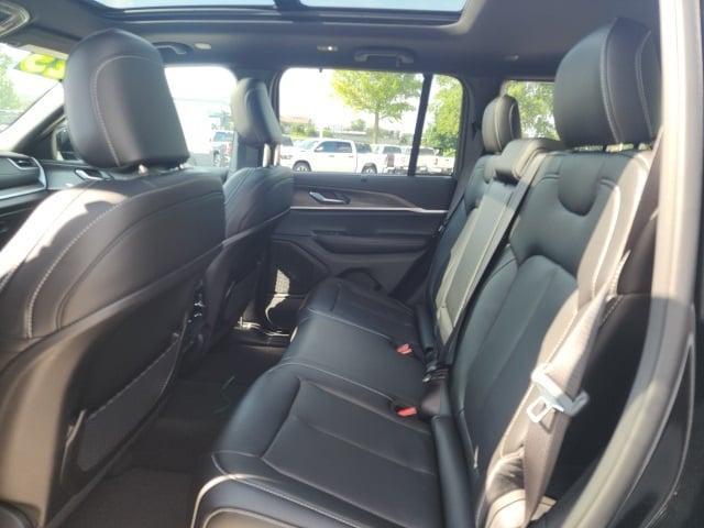 new 2025 Jeep Grand Cherokee car, priced at $48,049