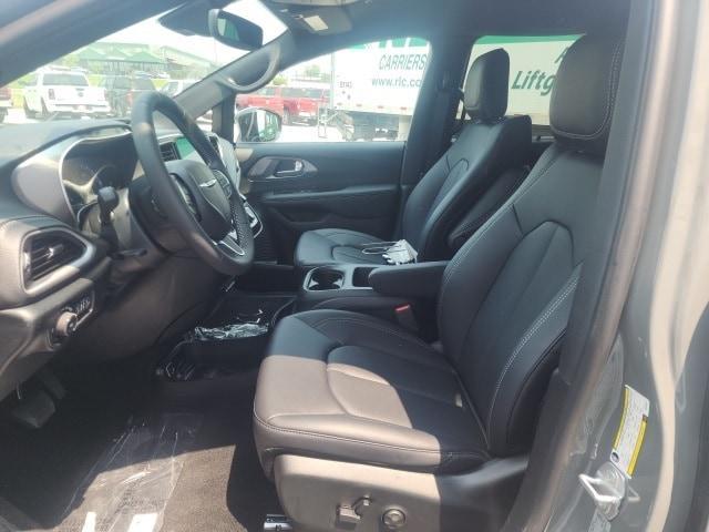 new 2025 Chrysler Pacifica car, priced at $44,886