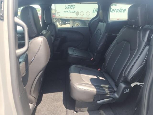 new 2025 Chrysler Pacifica car, priced at $44,886