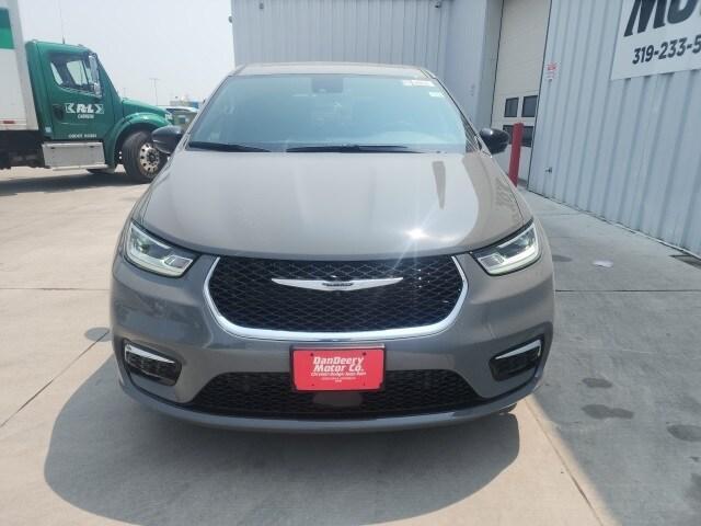new 2025 Chrysler Pacifica car, priced at $44,886