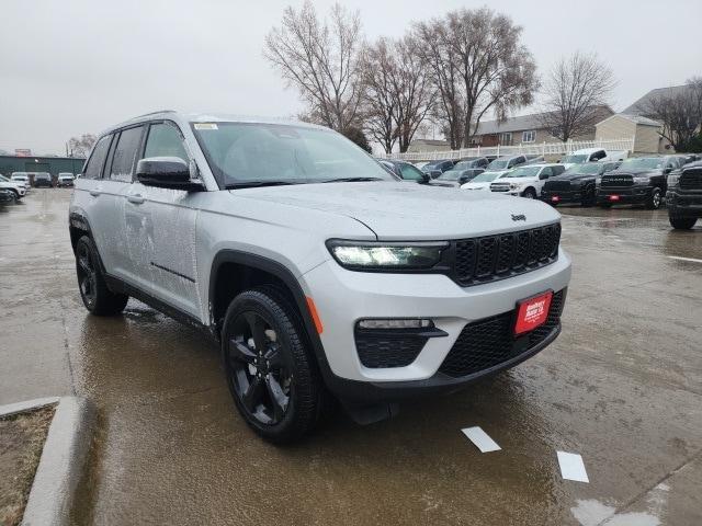 new 2025 Jeep Grand Cherokee car, priced at $43,249