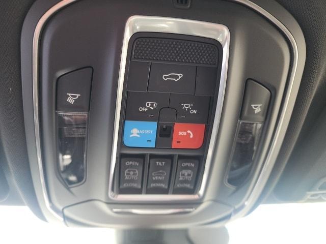 new 2025 Jeep Grand Cherokee car, priced at $45,524