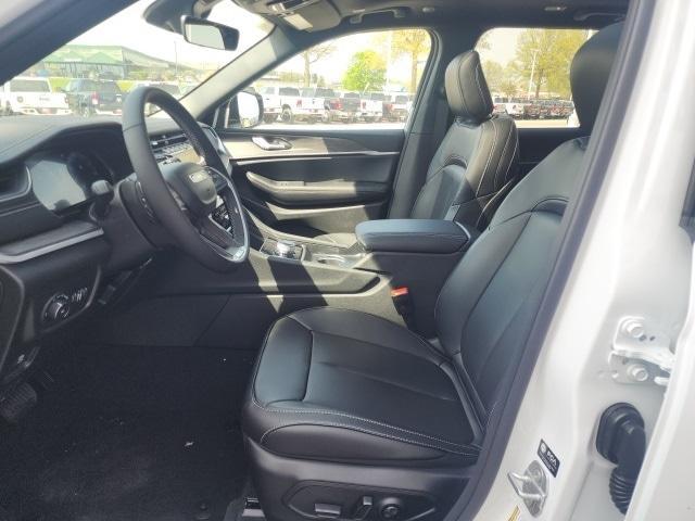 new 2025 Jeep Grand Cherokee car, priced at $45,524