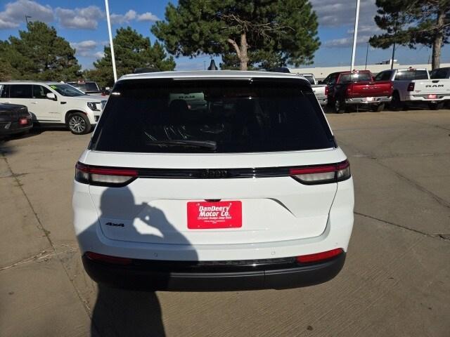 new 2025 Jeep Grand Cherokee car, priced at $45,210