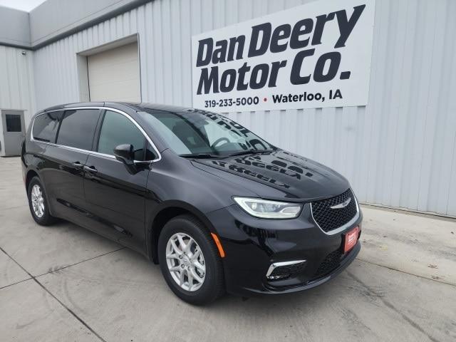 new 2026 Chrysler Pacifica car, priced at $41,044