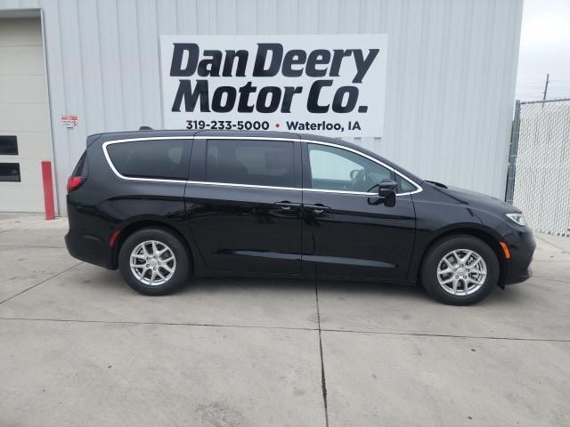 new 2026 Chrysler Pacifica car, priced at $39,813