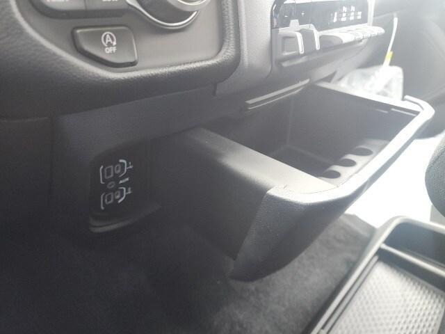 new 2025 Ram 1500 car, priced at $46,141