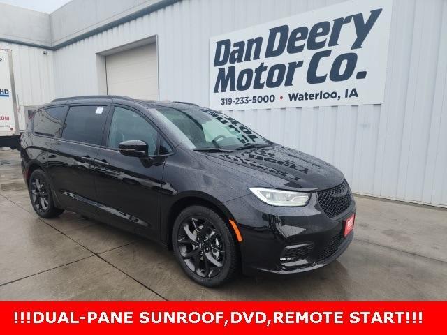 new 2025 Chrysler Pacifica car, priced at $49,732
