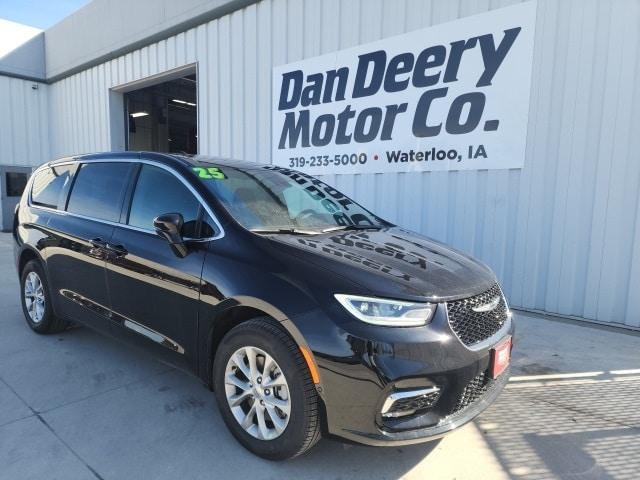 new 2025 Chrysler Pacifica car, priced at $43,334