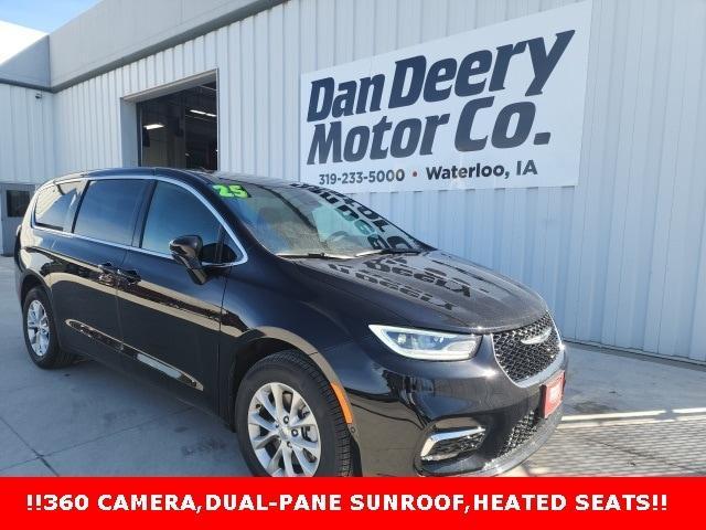 new 2025 Chrysler Pacifica car, priced at $43,825