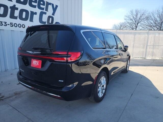 new 2025 Chrysler Pacifica car, priced at $46,825