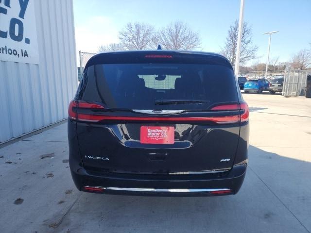 new 2025 Chrysler Pacifica car, priced at $43,334