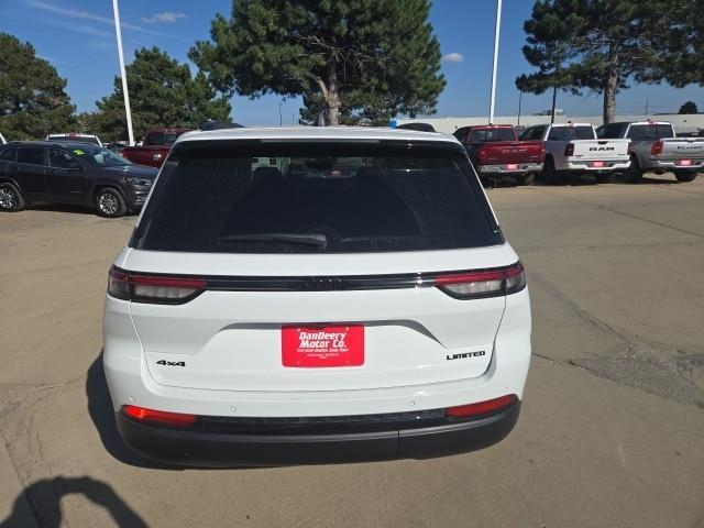 new 2024 Jeep Grand Cherokee car, priced at $42,015