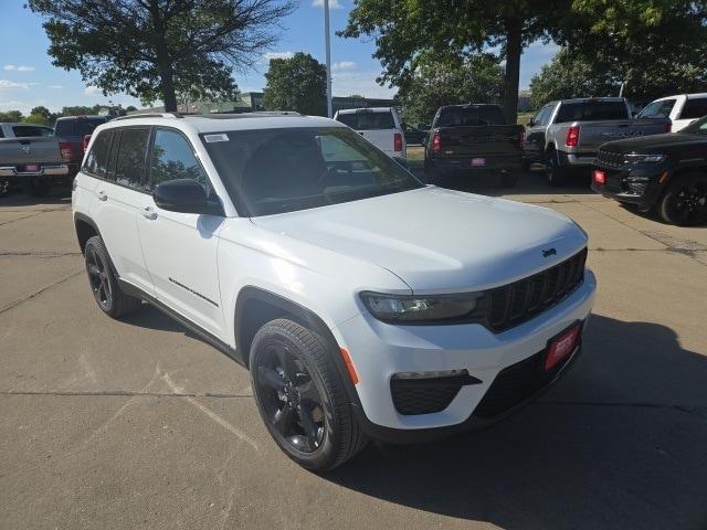 new 2024 Jeep Grand Cherokee car, priced at $42,015