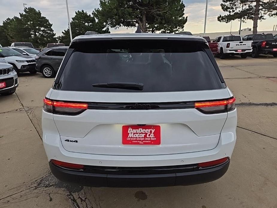 new 2024 Jeep Grand Cherokee car, priced at $40,177