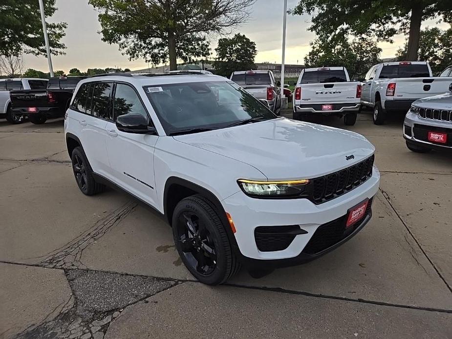 new 2024 Jeep Grand Cherokee car, priced at $40,177