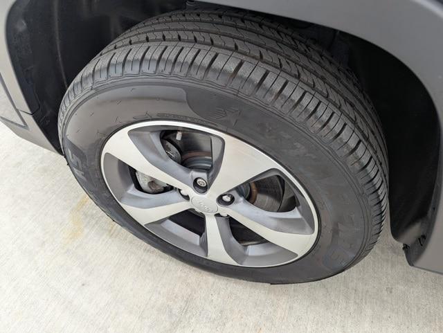 used 2021 Jeep Cherokee car, priced at $25,450