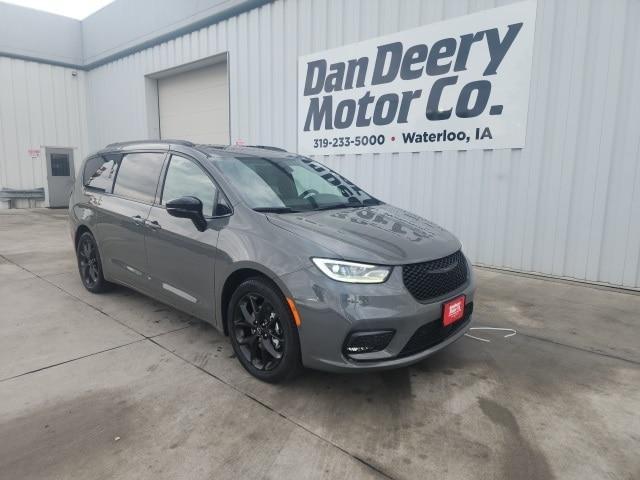 new 2025 Chrysler Pacifica car, priced at $47,869