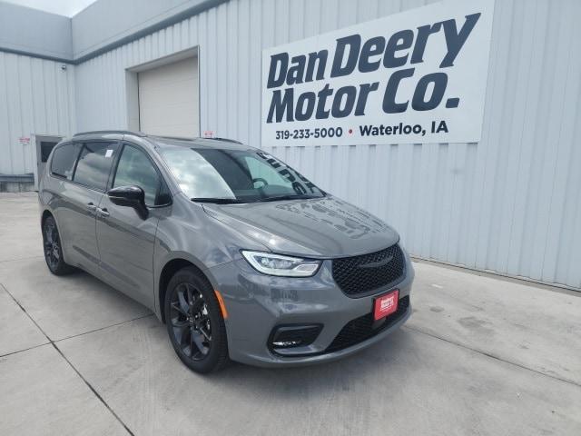new 2025 Chrysler Pacifica car, priced at $52,457