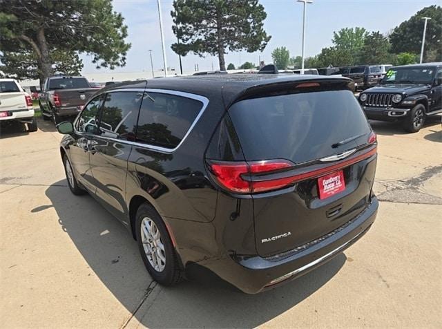 new 2024 Chrysler Pacifica car, priced at $40,904