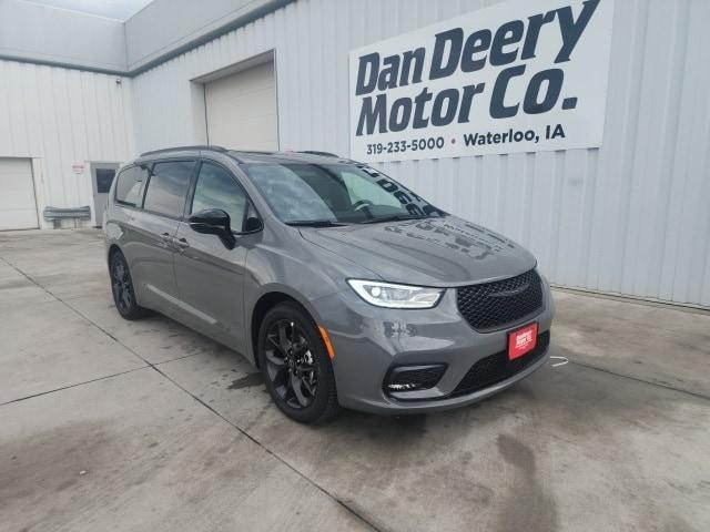 new 2025 Chrysler Pacifica car, priced at $47,869