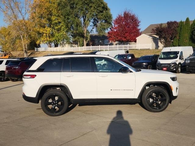 new 2024 Jeep Grand Cherokee car, priced at $37,677