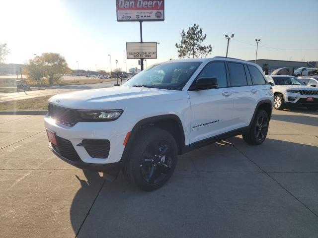 new 2024 Jeep Grand Cherokee car, priced at $37,677