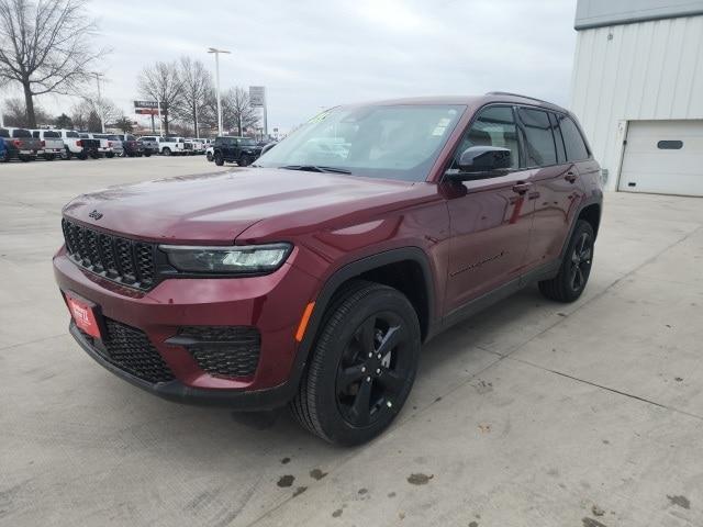new 2025 Jeep Grand Cherokee car, priced at $43,136