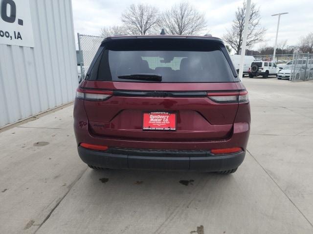 new 2025 Jeep Grand Cherokee car, priced at $43,136