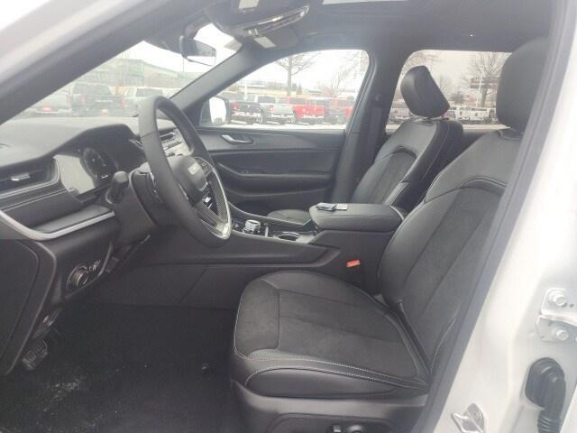 new 2025 Jeep Grand Cherokee L car, priced at $41,916