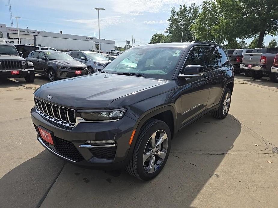 new 2024 Jeep Grand Cherokee car, priced at $40,270