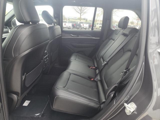 new 2025 Jeep Grand Cherokee car, priced at $43,398