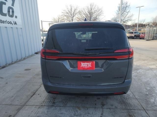 new 2025 Chrysler Pacifica car, priced at $45,276