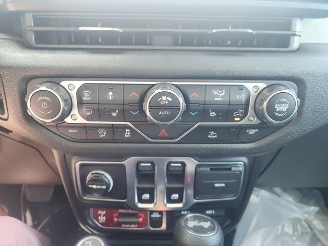 new 2025 Jeep Wrangler car, priced at $46,085