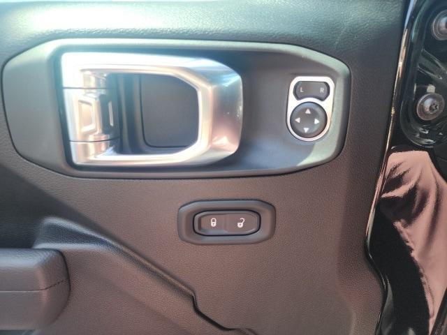 new 2025 Jeep Wrangler car, priced at $46,085