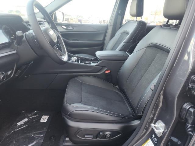 new 2025 Jeep Grand Cherokee L car, priced at $42,828