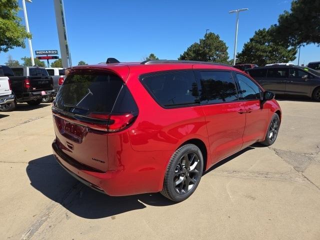 new 2024 Chrysler Pacifica car, priced at $42,150