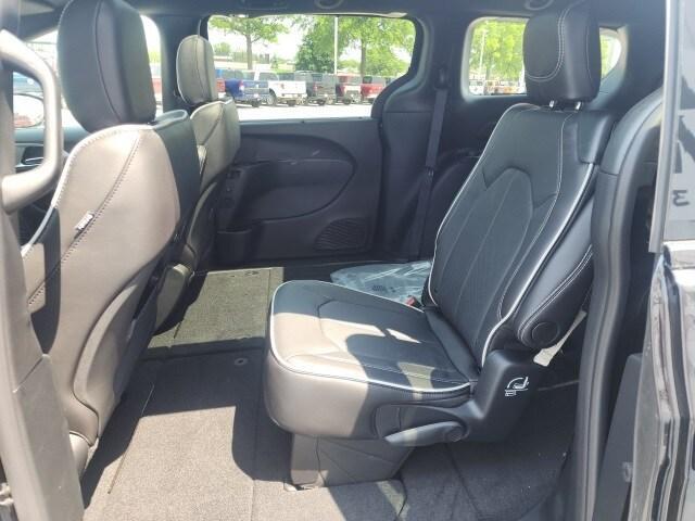 new 2025 Chrysler Pacifica car, priced at $50,958