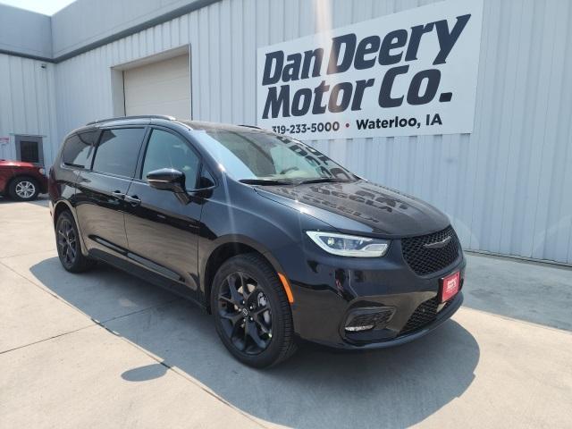 new 2025 Chrysler Pacifica car, priced at $50,958