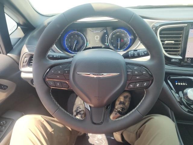 new 2025 Chrysler Pacifica car, priced at $50,958