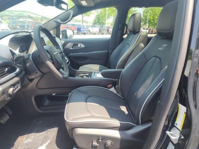 new 2025 Chrysler Pacifica car, priced at $50,958