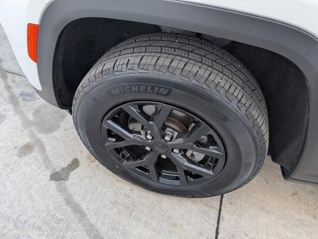 used 2024 Jeep Grand Cherokee car, priced at $35,550