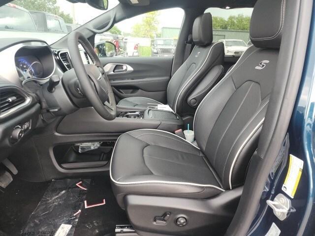 new 2025 Chrysler Pacifica car, priced at $48,365