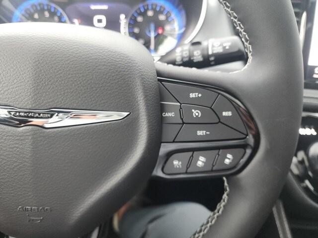 new 2025 Chrysler Pacifica car, priced at $48,365